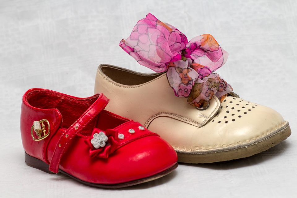 昆明医院解说儿童脚趾上长白癜风该怎样穿鞋?